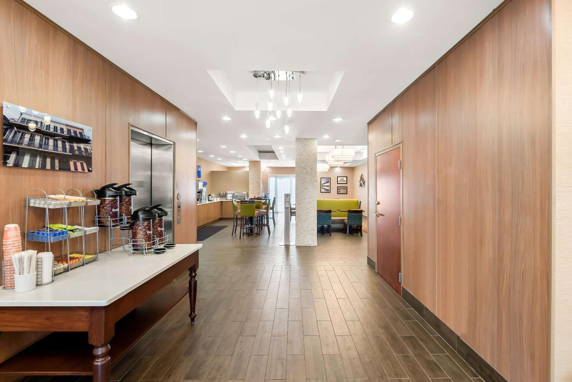 Comfort Suites New Orleans East Экстерьер фото