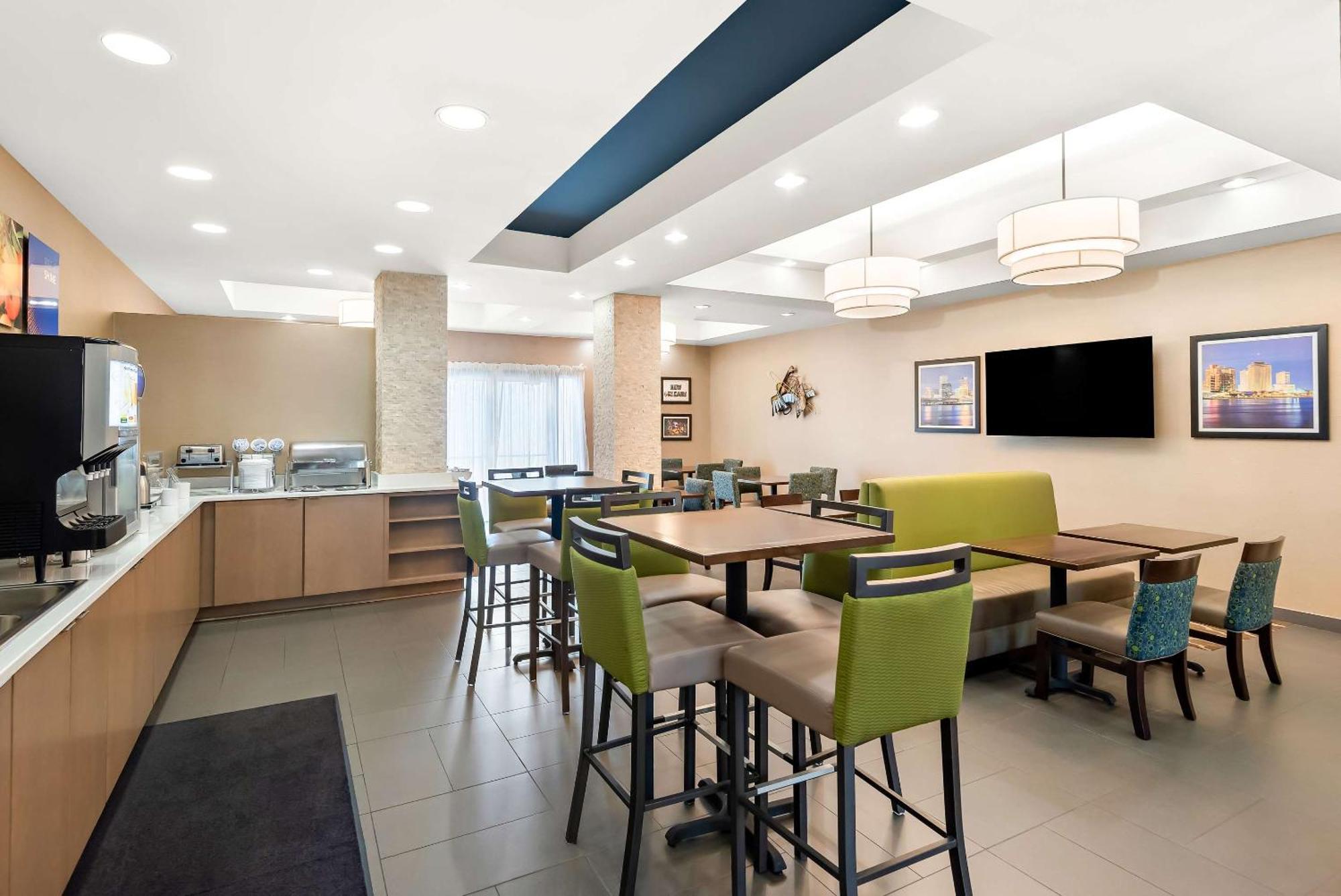Comfort Suites New Orleans East Экстерьер фото