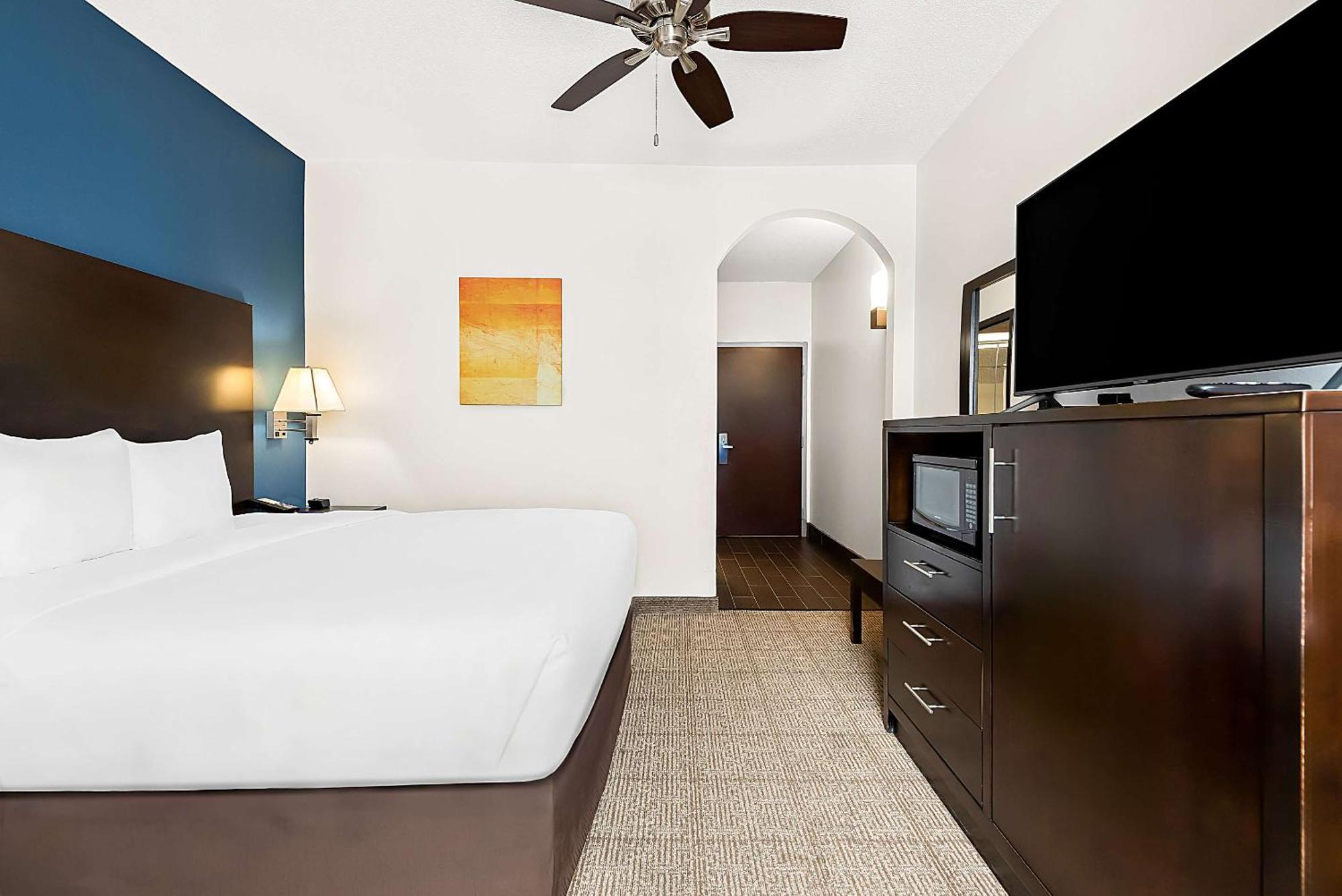 Comfort Suites New Orleans East Экстерьер фото
