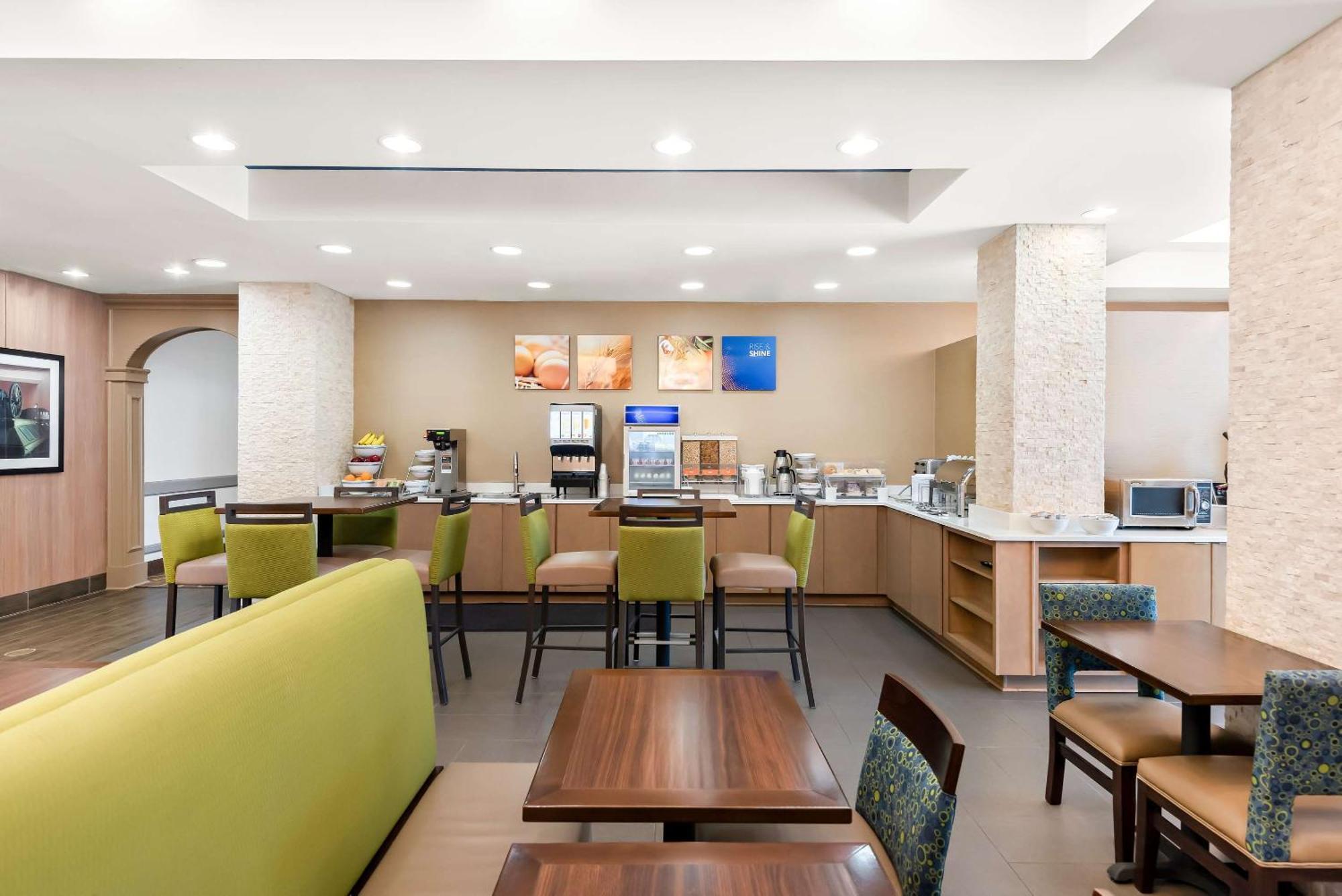 Comfort Suites New Orleans East Экстерьер фото
