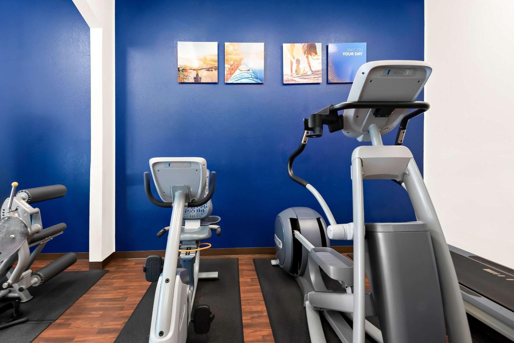 Comfort Suites New Orleans East Экстерьер фото