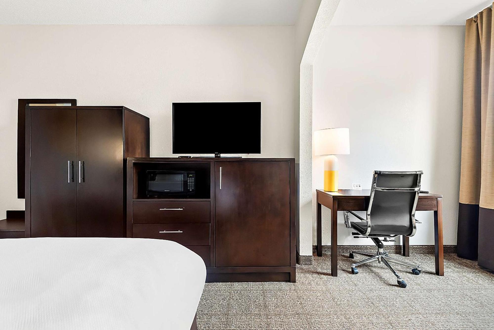 Comfort Suites New Orleans East Экстерьер фото