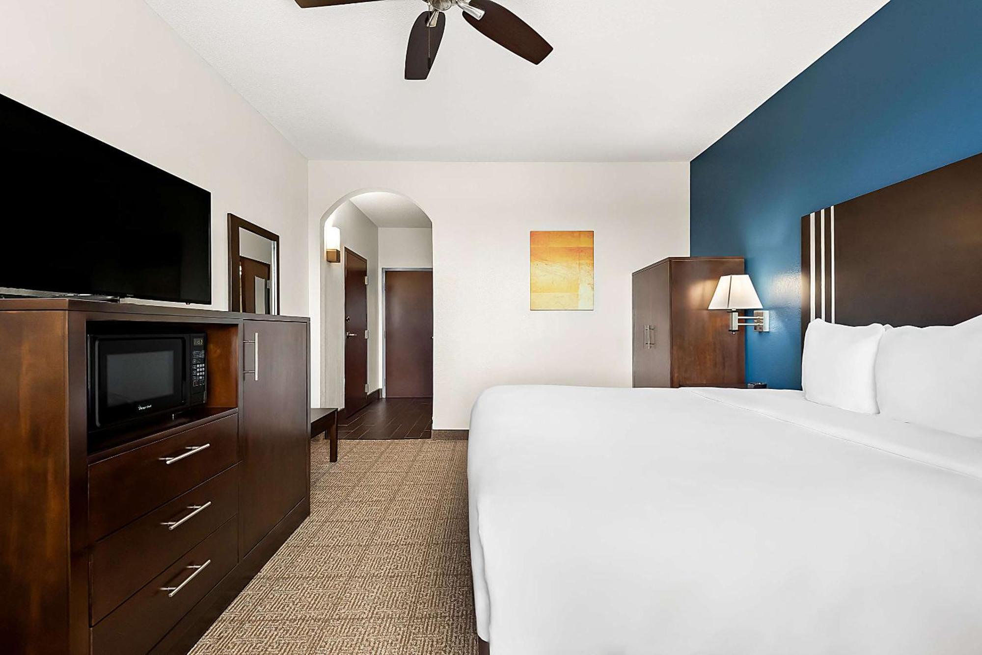 Comfort Suites New Orleans East Экстерьер фото