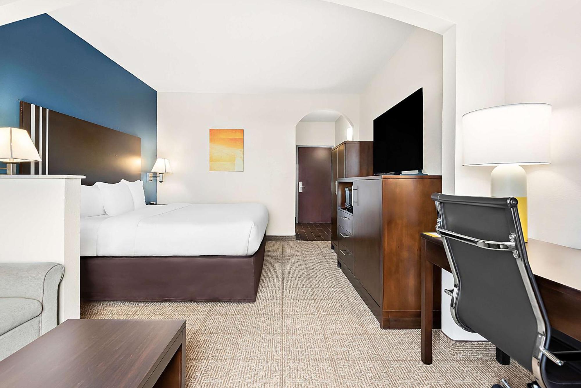 Comfort Suites New Orleans East Экстерьер фото